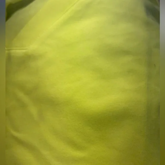 FIGS Casma Three-Pocket Scrub Top colour Serving Lime v neck with small flaw - Picture 7 of 7